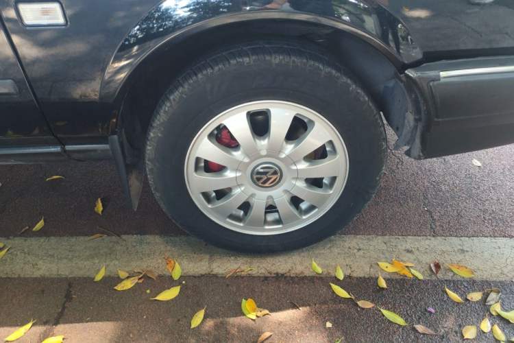 Used Volkswagen Santana Classic 2007 1.8L Jingchang Model Right Front Wheel Hub