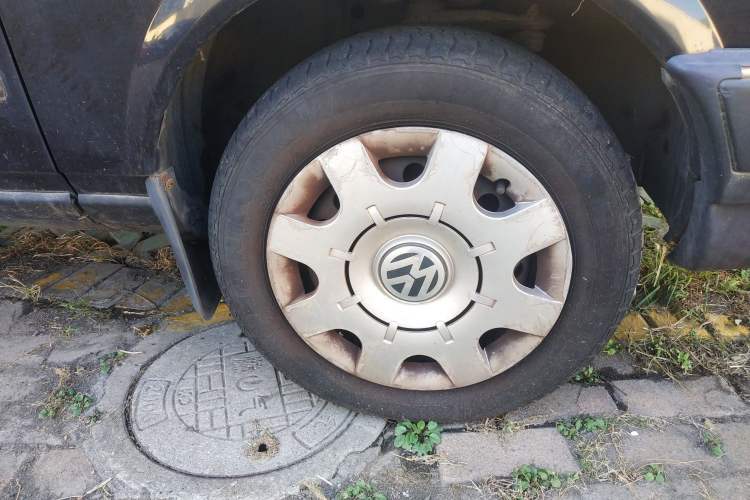 Used Volkswagen Santana Classic 2007 1.8L Jingchang Model Right Front Wheel Hub