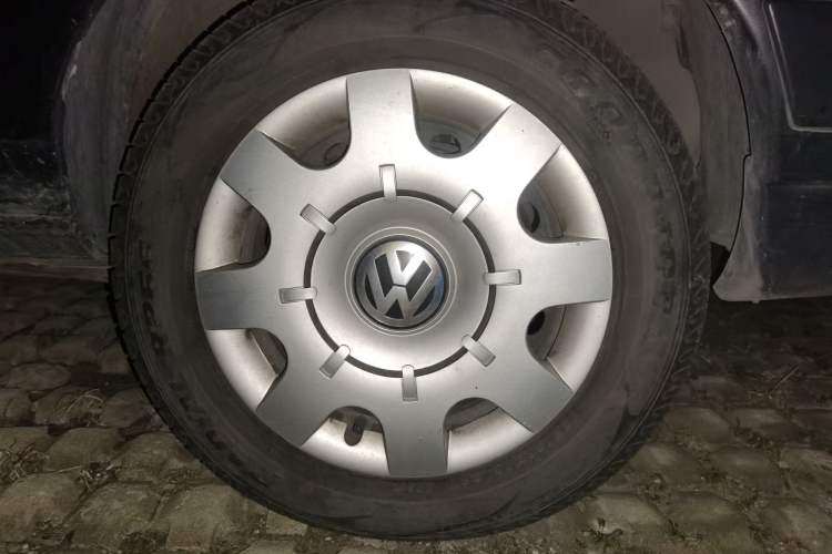 Used Volkswagen Santana Classic 2007 1.8L Jingchang Model Right Front Wheel Hub