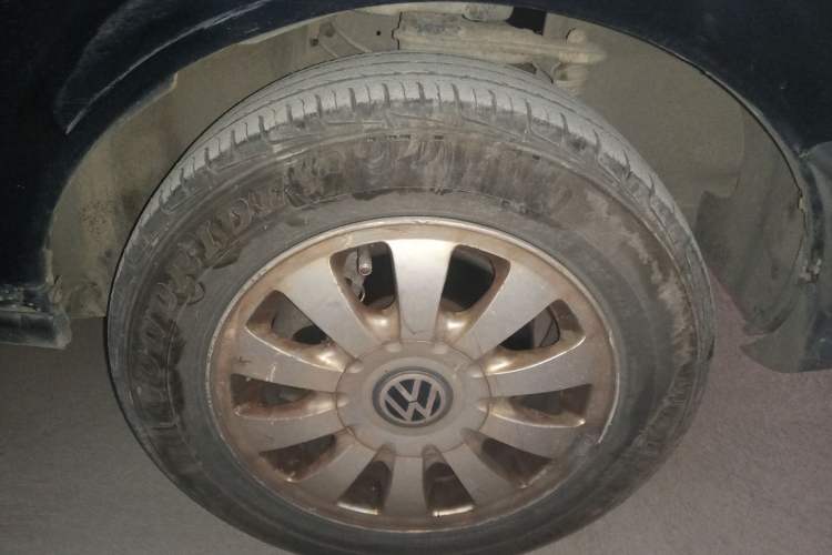 Used Volkswagen Santana Classic 2007 1.8L Jingchang Model Right Front Wheel Hub