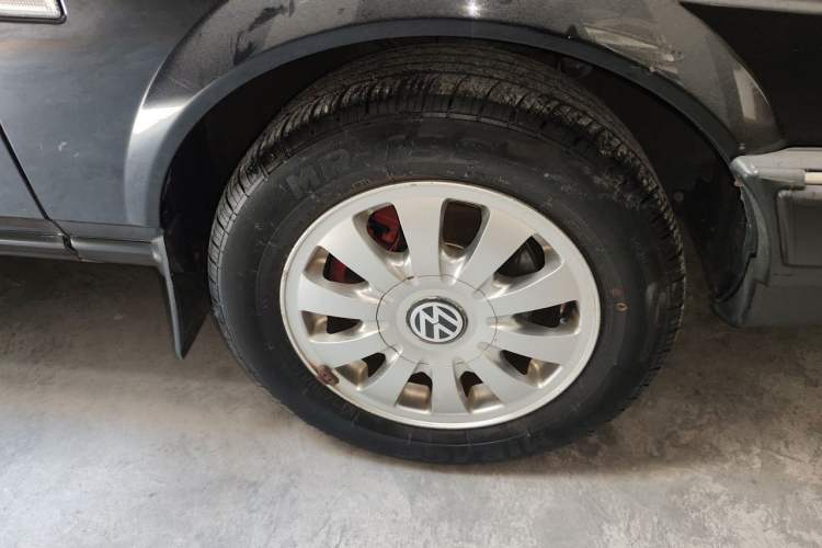 Used Volkswagen Santana Classic 2007 1.8L Jingchang Model Right Front Wheel Hub
