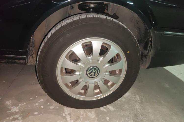 Used Volkswagen Santana Classic 2007 1.8L Jingchang Model Right Front Wheel Hub