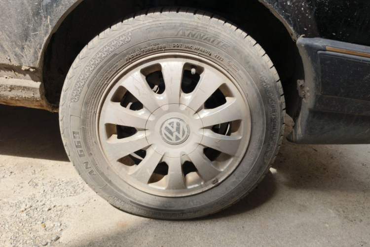 Used Volkswagen Santana Classic 2007 1.8L Jingchang Model Right Front Wheel Hub