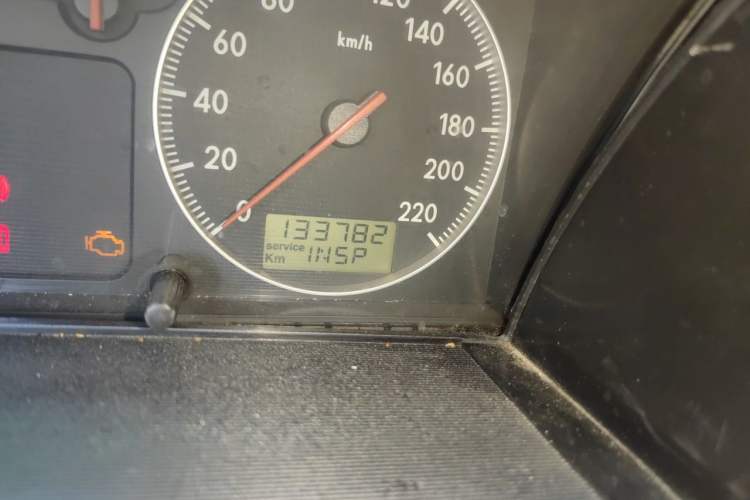 Used Volkswagen Santana Classic 2007 1.8L Jingchang Model Odometer Close Up