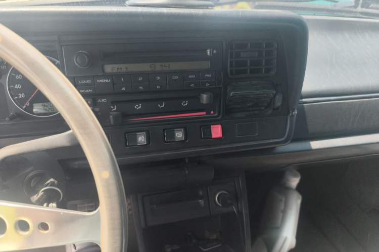 Used Volkswagen Santana Classic 2007 1.8L Jingchang Model Audio And AC Panel