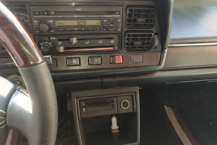 Used Volkswagen Santana Classic 2007 1.8L Jingchang Model Audio And AC Panel
