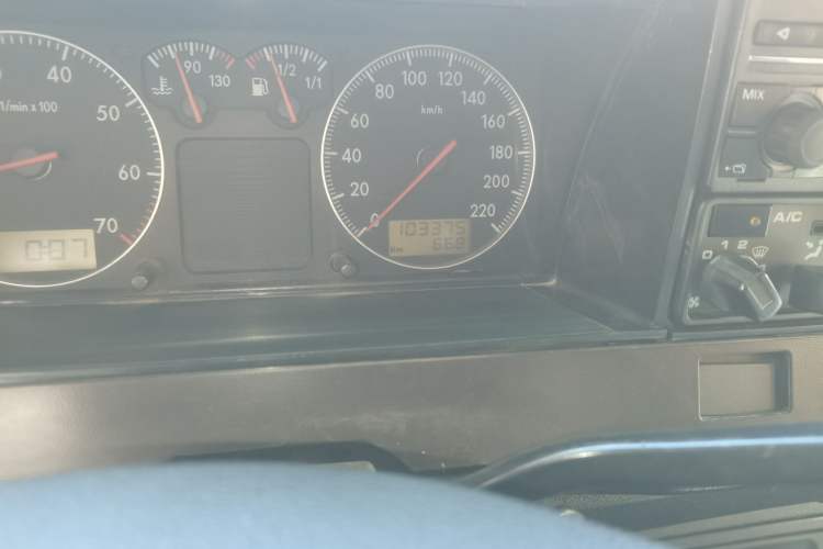 Used Volkswagen Santana Classic 2007 1.8L Jingchang Model Odometer Close Up