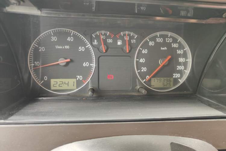 Used Volkswagen Santana Classic 2007 1.8L Jingchang Model Instrument Cluster