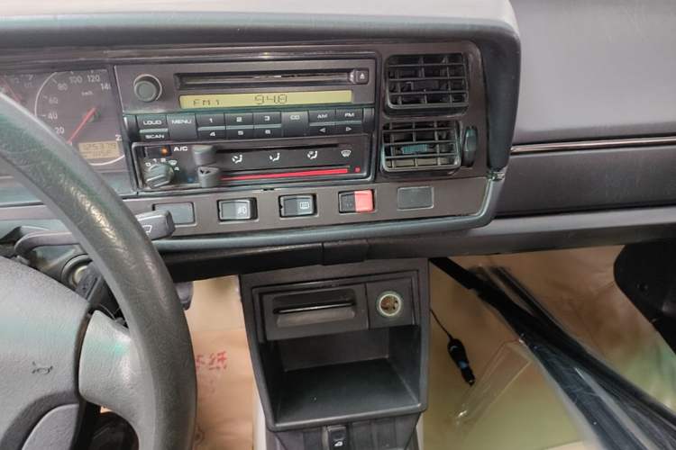 Used Volkswagen Santana Classic 2007 1.8L Jingchang Model Audio And AC Panel