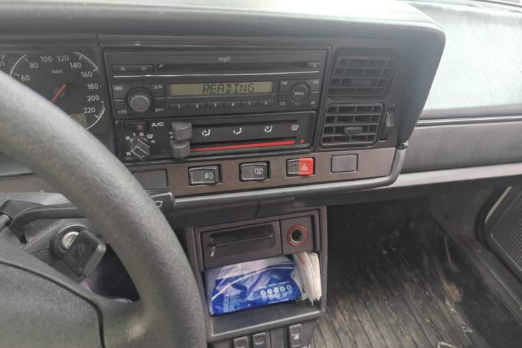 Used Volkswagen Santana Classic 2007 1.8L Jingchang Model Audio And AC Panel