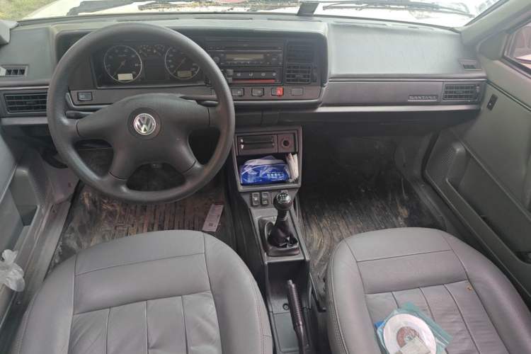 Used Volkswagen Santana Classic 2007 1.8L Jingchang Model Center Console
