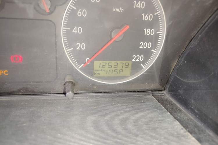 Used Volkswagen Santana Classic 2007 1.8L Jingchang Model Odometer Close Up