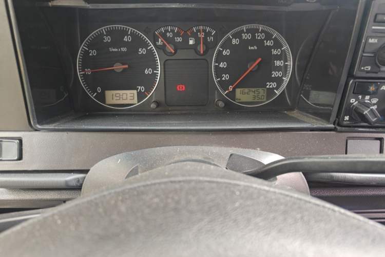 Used Volkswagen Santana Classic 2007 1.8L Jingchang Model Odometer Close Up