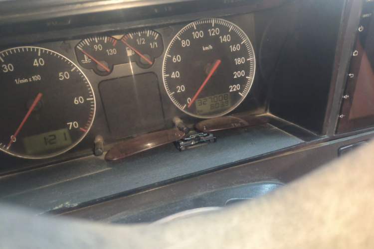 Used Volkswagen Santana Classic 2007 1.8L Jingchang Model Odometer Close Up