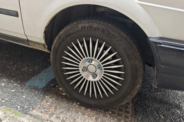 Used Volkswagen Santana Classic 2007 1.8L Jingchang Model Right Front Wheel Hub