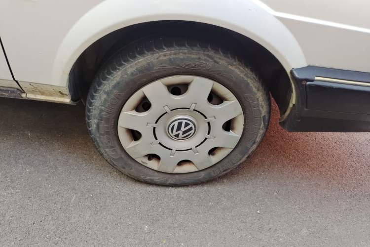 Used Volkswagen Santana Classic 2007 1.8L Jingchang Model Right Front Wheel Hub