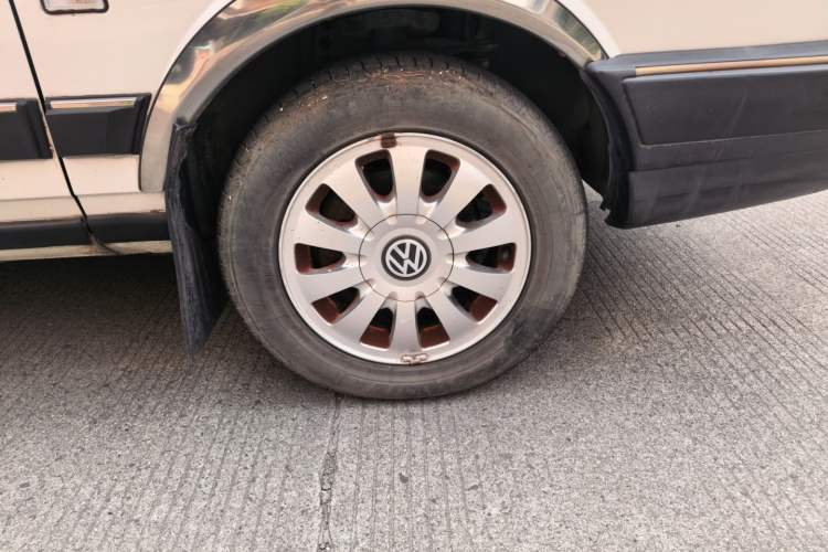 Used Volkswagen Santana Classic 2007 1.8L Jingchang Model Right Front Wheel Hub