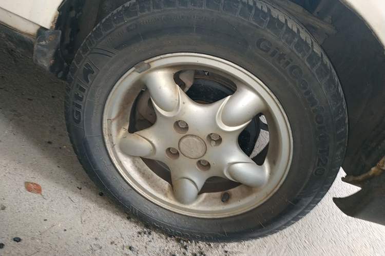 Used Volkswagen Santana Classic 2007 1.8L Jingchang Model Right Front Wheel Hub