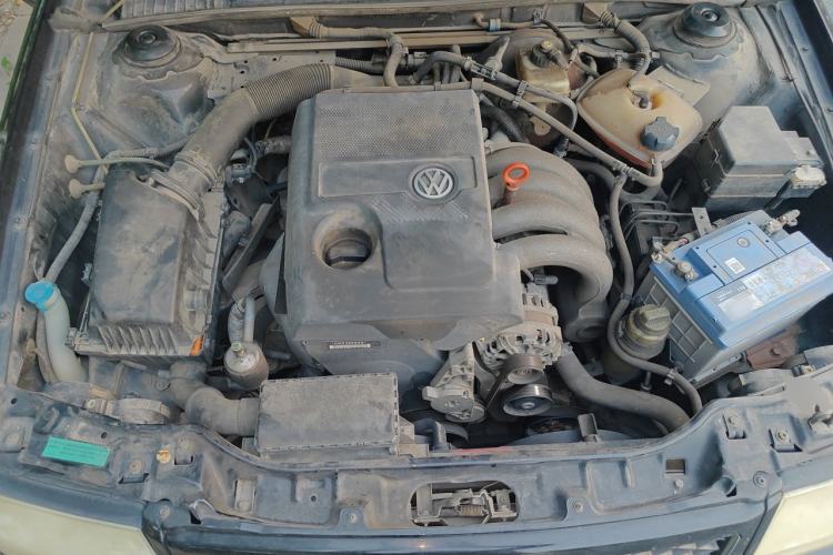 Used Volkswagen Santana Vista 2004 1.8L Manual Luxury Model Engine Bay