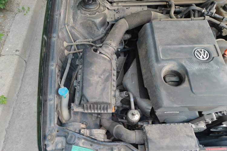 Used Volkswagen Santana Vista 2004 1.8L Manual Luxury Model Engine Bay Right