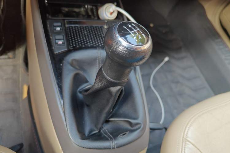Used Volkswagen Santana Vista 2004 1.8L Manual Luxury Model Gear Lever