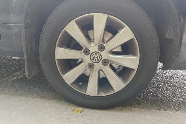 Used Volkswagen Santana Vista 2004 1.8L Manual Luxury Model Right Front Wheel Hub