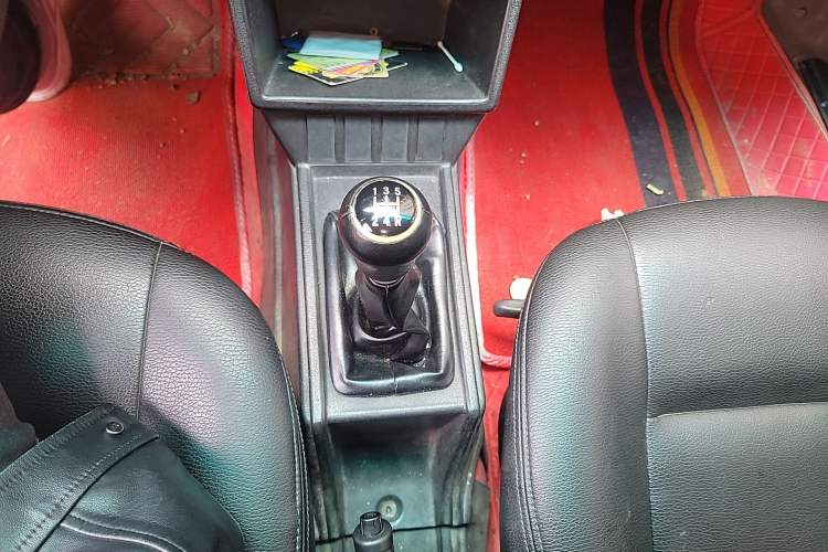 Used Volkswagen Santana Vista 2005 1.8L Manual Value-Added Model Gear Lever