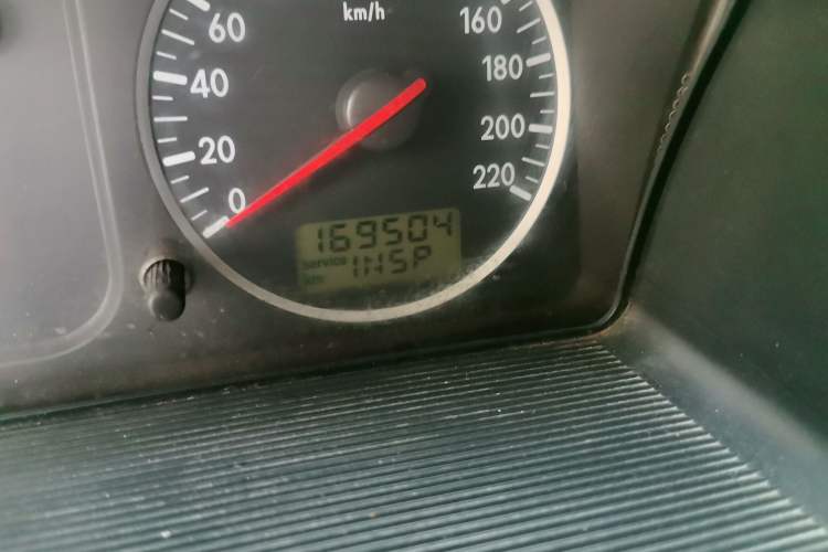 Used Volkswagen Santana Vista 2005 1.8L Manual Value-Added Model Odometer Close Up