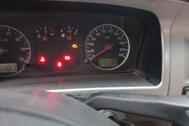 Used Volkswagen Santana Vista 2005 1.8L Manual Value-Added Model Odometer Close Up