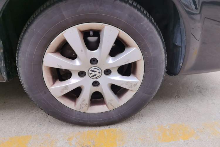 Used Volkswagen Santana Vista 2005 1.8L Manual Value-Added Model Right Front Wheel Hub