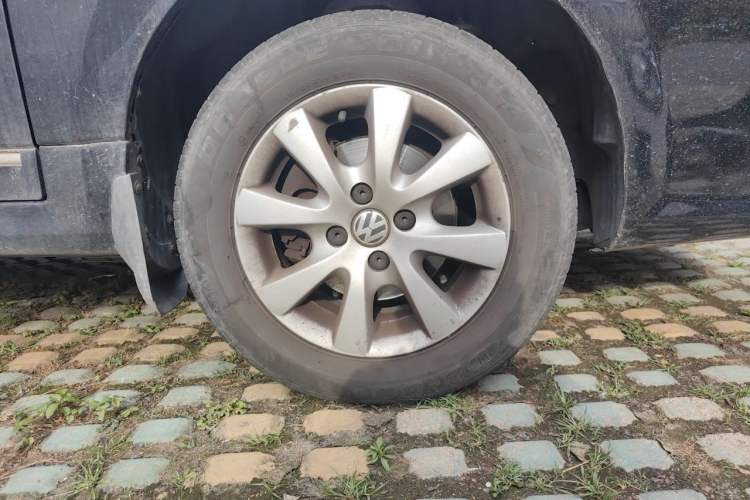 Used Volkswagen Santana Vista 2005 1.8L Manual Value-Added Model Right Front Wheel Hub