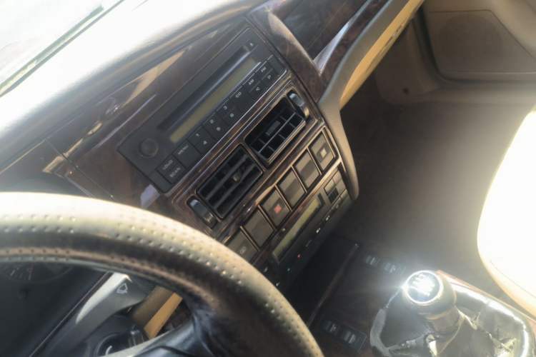 Used Volkswagen Santana Vista 2006 1.8L Manual Base Model Audio And AC Panel