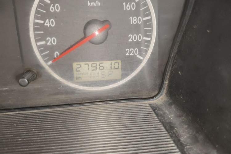 Used Volkswagen Santana Vista 2006 1.8L Manual Base Model Odometer Close Up