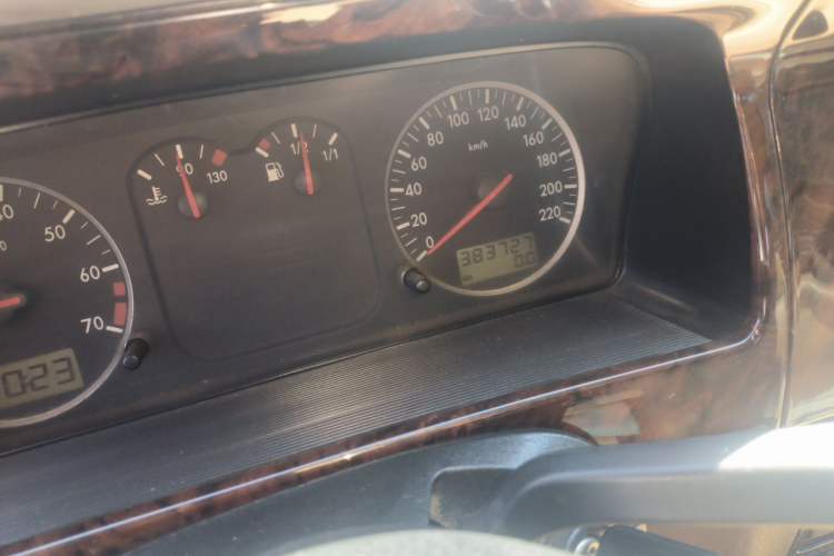 Used Volkswagen Santana Vista 2006 1.8L Manual Base Model Odometer Close Up