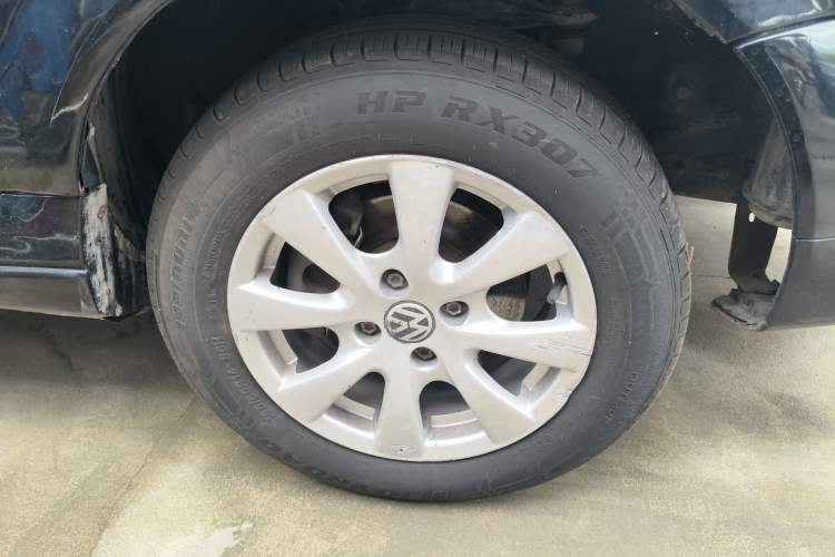 Used Volkswagen Santana Vista 2006 1.8L Manual Base Model Right Front Wheel Hub