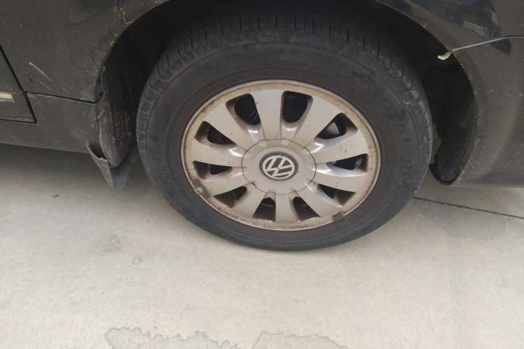 Used Volkswagen Santana Vista 2006 1.8L Manual Base Model Right Front Wheel Hub