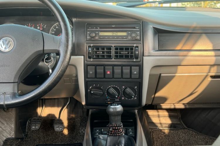 Used Volkswagen Santana Vista 2008 1.8L Manual Sishang Model Audio And AC Panel