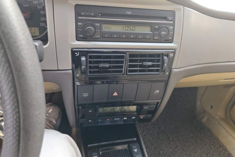 Used Volkswagen Santana Vista 2008 1.8L Manual Comfort Edition Audio And AC Panel