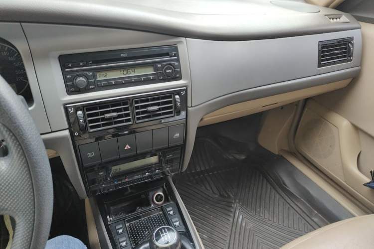 Used Volkswagen Santana Vista 2008 1.8L Manual Sishang Model Audio And AC Panel
