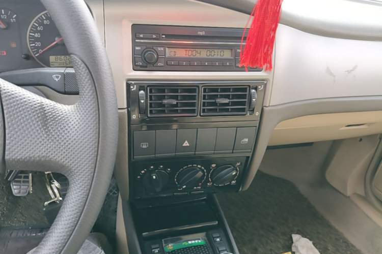Used Volkswagen Santana Vista 2008 1.8L Manual Sishang Model Audio And AC Panel