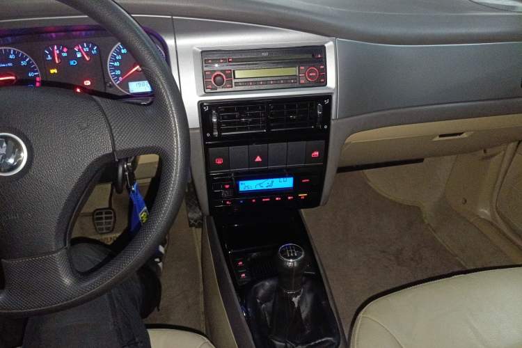Used Volkswagen Santana Vista 2008 1.8L Manual Comfort Edition Audio And AC Panel