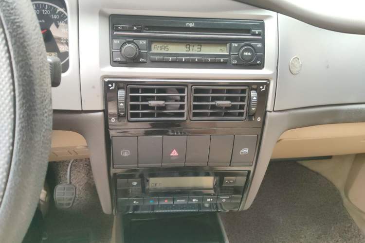 Used Volkswagen Santana Vista 2008 1.8L Manual Comfort Edition Audio And AC Panel