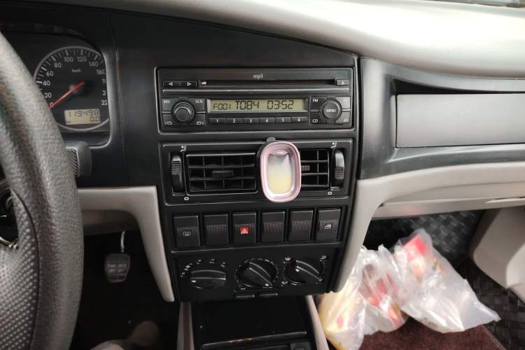 Used Volkswagen Santana Vista 2008 1.8L Manual Sishang Model Audio And AC Panel