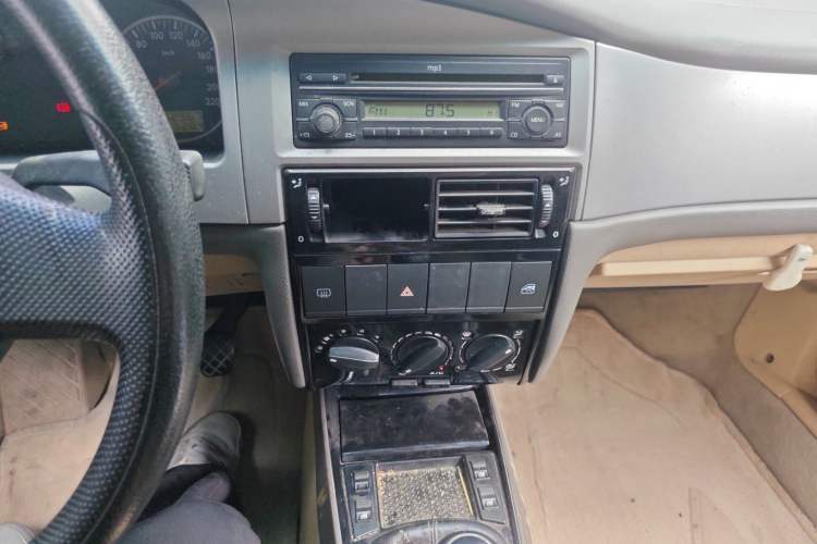 Used Volkswagen Santana Vista 2008 1.8L Manual Sishang Model Audio And AC Panel