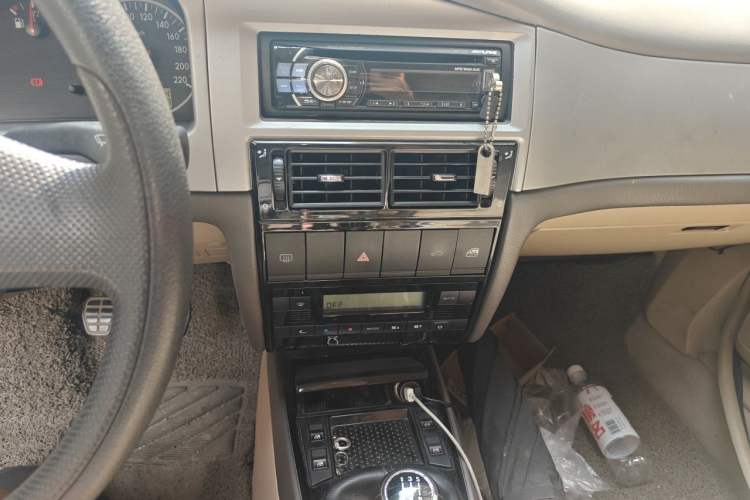 Used Volkswagen Santana Vista 2008 1.8L Manual Comfort Edition Audio And AC Panel