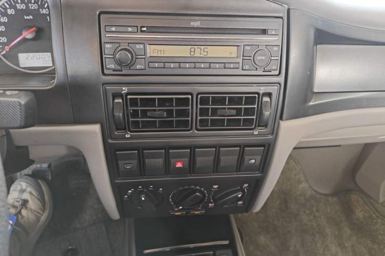 Used Volkswagen Santana Vista 2008 1.8L Manual Sishang Model Audio And AC Panel