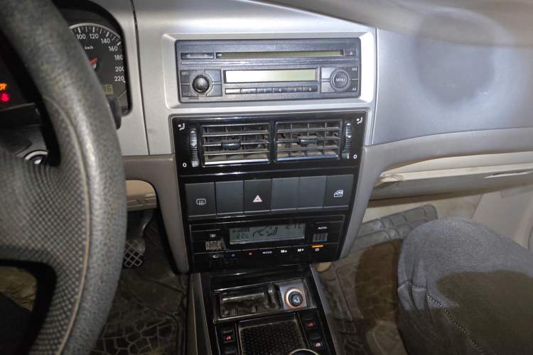 Used Volkswagen Santana Vista 2008 1.8L Manual Comfort Edition Audio And AC Panel