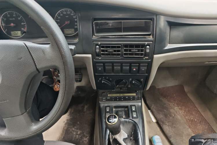 Used Volkswagen Santana Vista 2008 1.8L Manual Sishang Model Audio And AC Panel