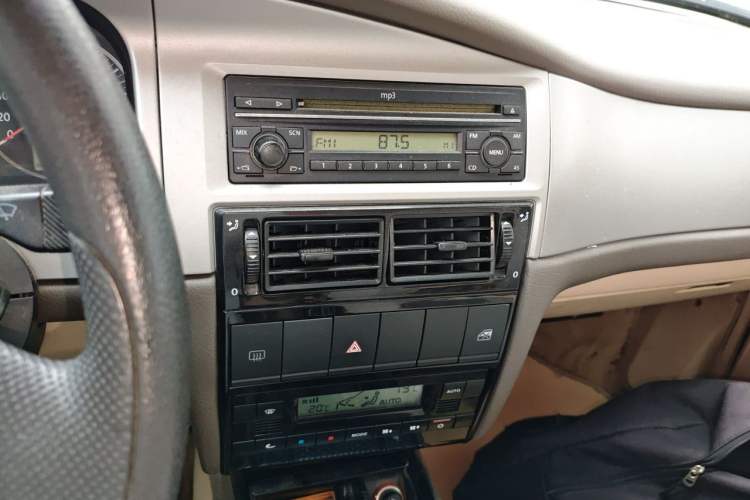 Used Volkswagen Santana Vista 2008 1.8L Manual Sishang Model Audio And AC Panel