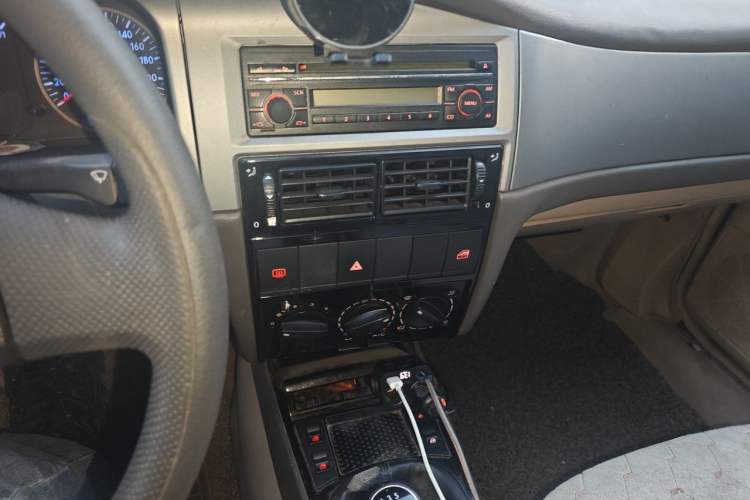 Used Volkswagen Santana Vista 2008 1.8L Manual Sishang Model Audio And AC Panel